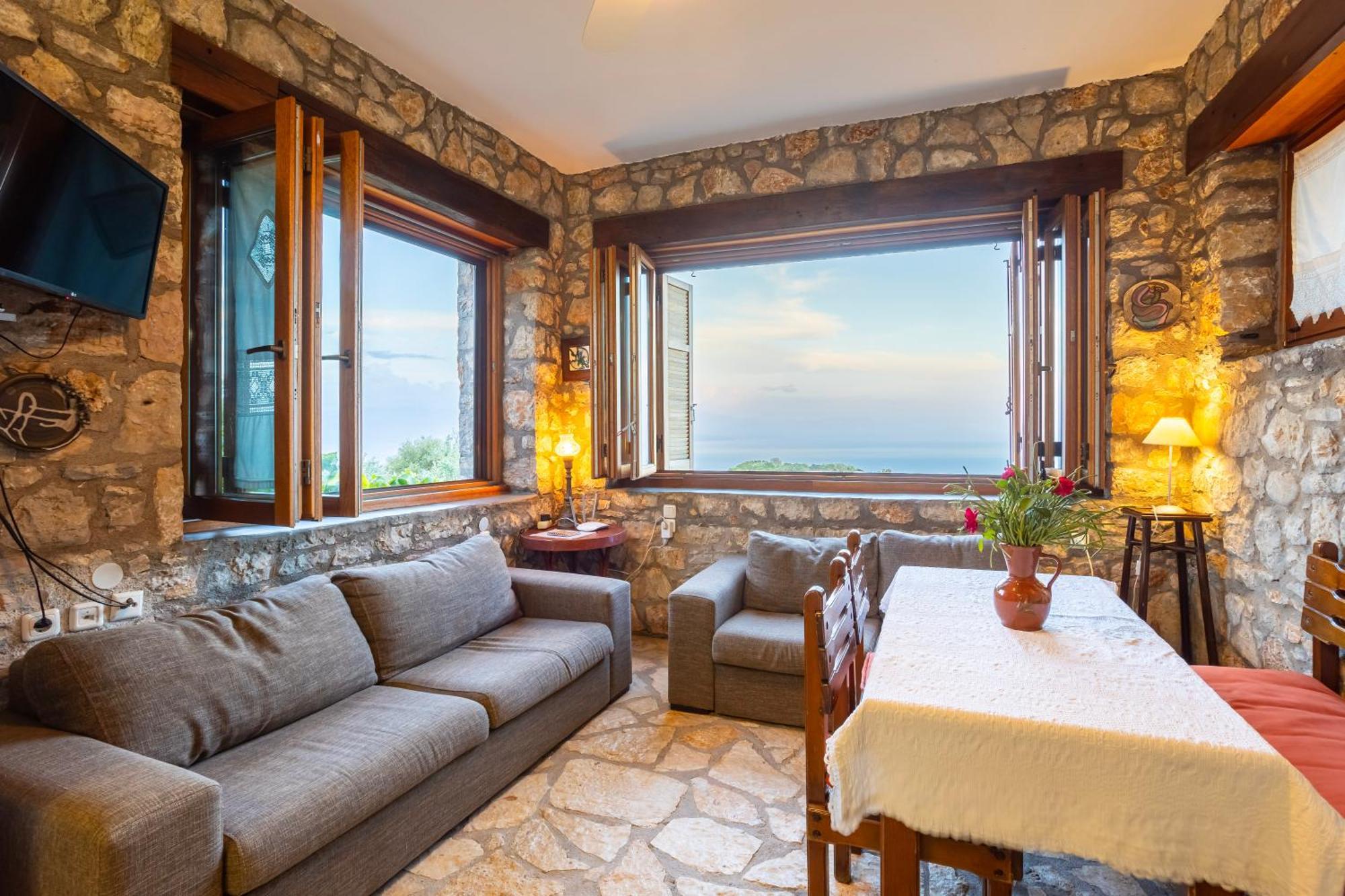 Stone In Groves - Sea & Mountain Views *