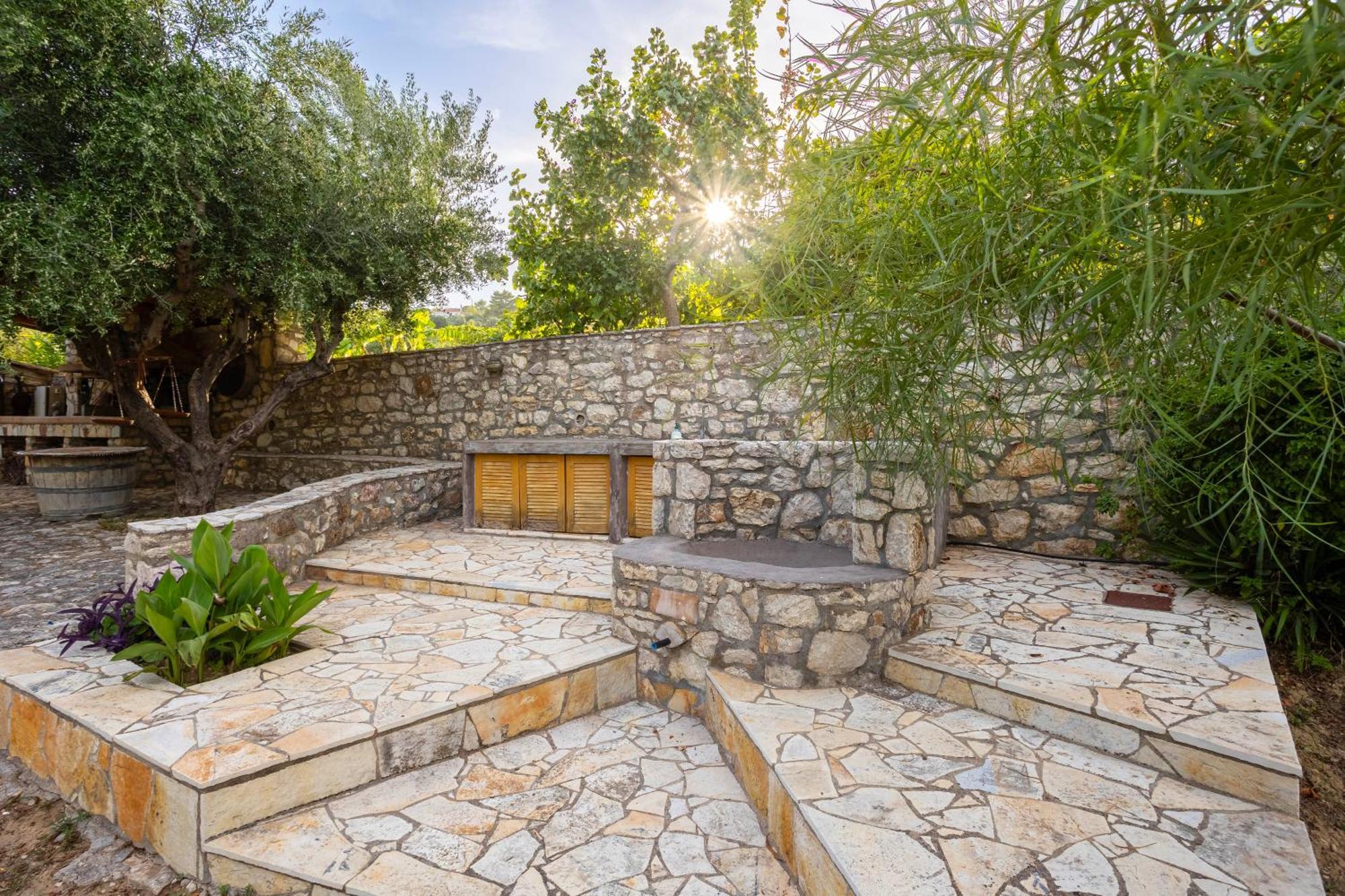 Летний дом Stone In Groves - Sea & Mountain Views Kalamaki (Messinia)