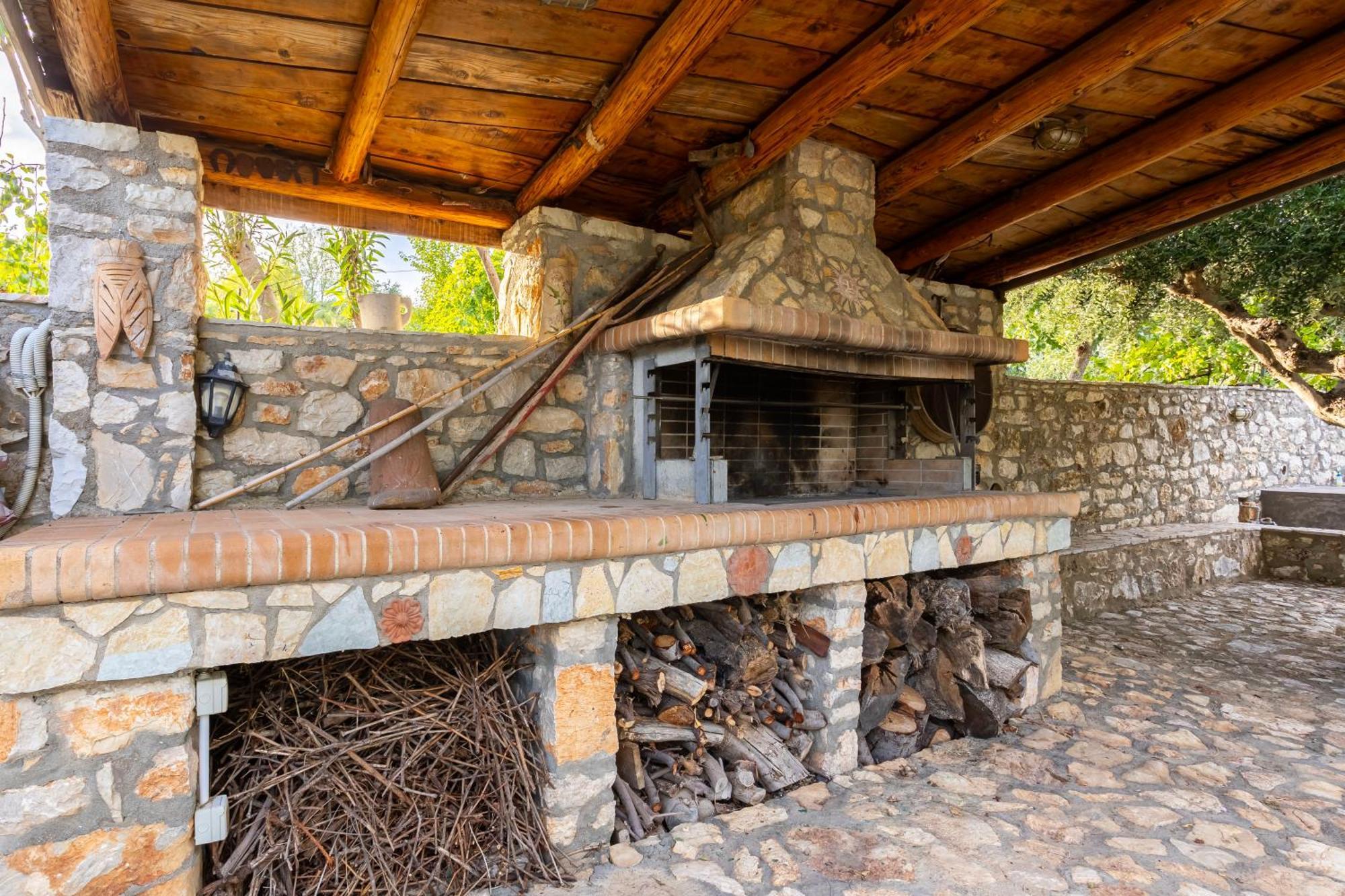 Stone In Groves - Sea & Mountain Views *